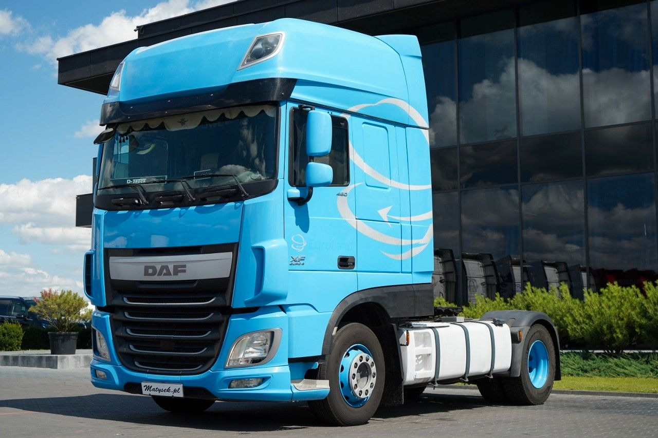 DAF XF 460 / SUPER SPACE CAB / RETARDER / EURO 6 / 2 - Tracteur routier: photos 2 DAF XF 460 / SUPER SPACE CAB / RETARDER / EURO 6 / 2 - Tracteur routier: photos 2