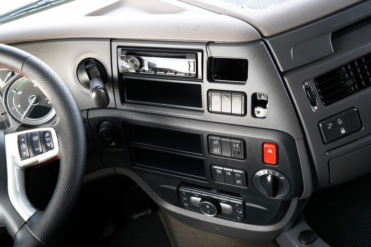 Tracteur routier DAF XF 480 / SPACE CAB / RETARDER / OPONY 100%: photos 30 Tracteur routier DAF XF 480 / SPACE CAB / RETARDER / OPONY 100%: photos 30