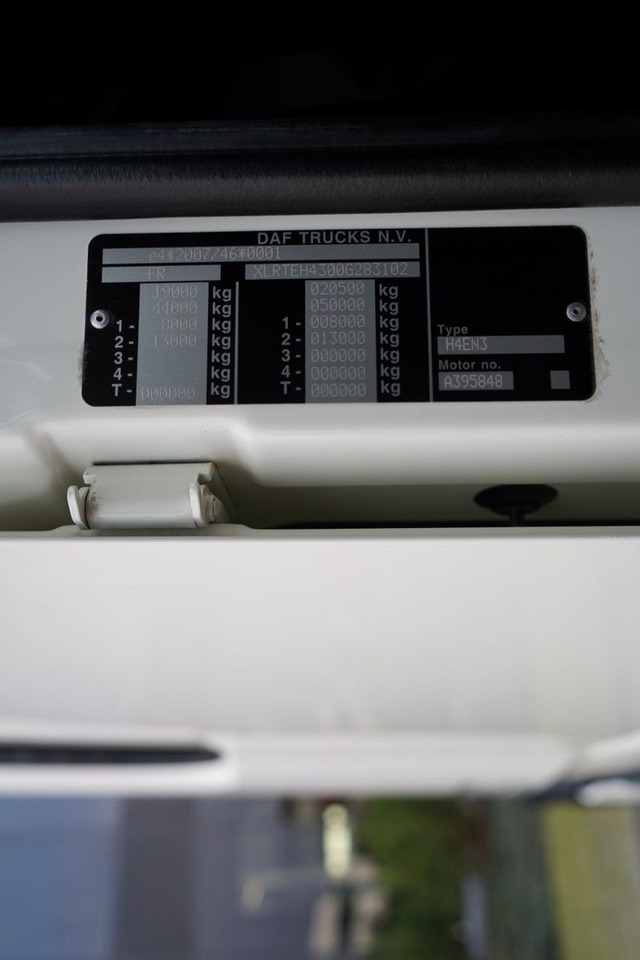 Tracteur routier DAF XF 480 / SPACE CAB / RETARDER / OPONY 100%: photos 38 Tracteur routier DAF XF 480 / SPACE CAB / RETARDER / OPONY 100%: photos 38