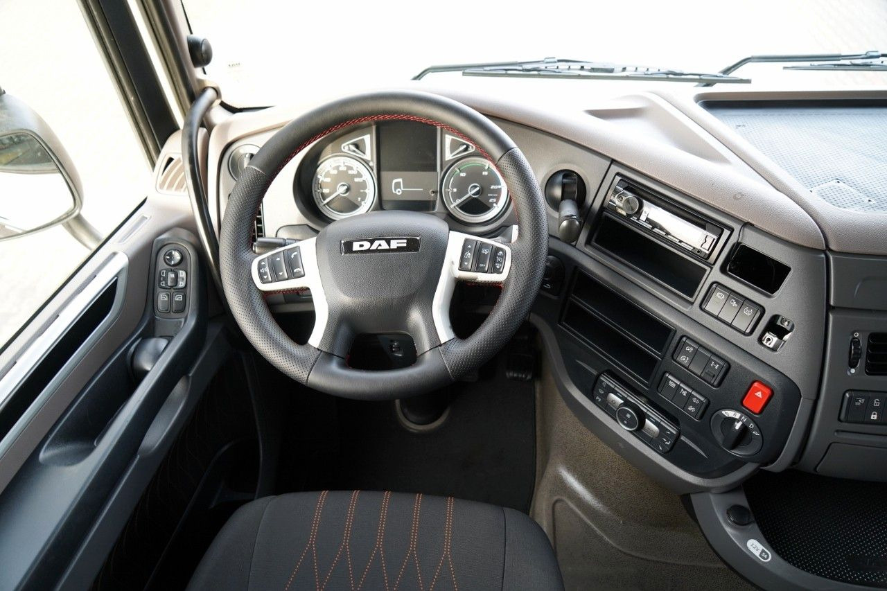 Tracteur routier DAF XF 480 / SPACE CAB / RETARDER / OPONY 100%: photos 29 Tracteur routier DAF XF 480 / SPACE CAB / RETARDER / OPONY 100%: photos 29