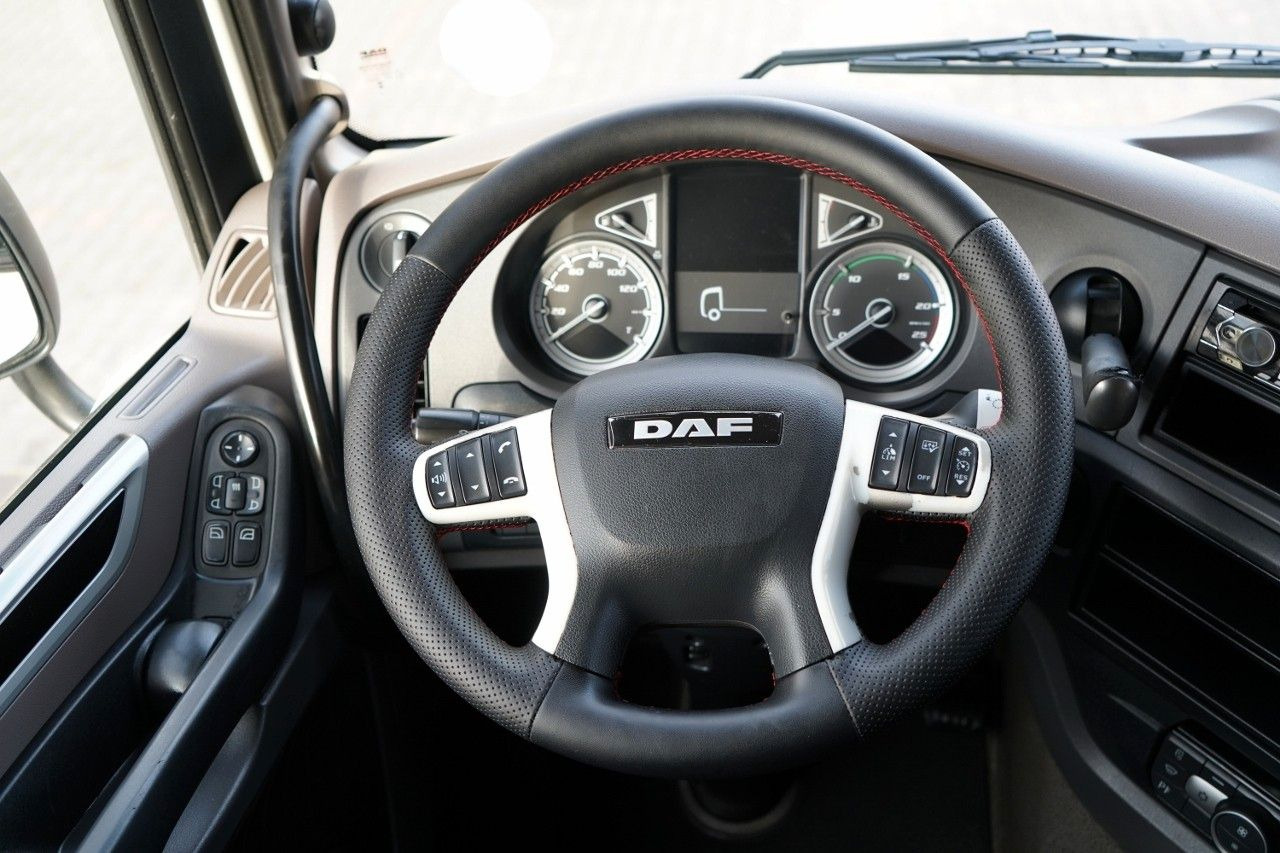 Tracteur routier DAF XF 480 / SPACE CAB / RETARDER / OPONY 100%: photos 28 Tracteur routier DAF XF 480 / SPACE CAB / RETARDER / OPONY 100%: photos 28