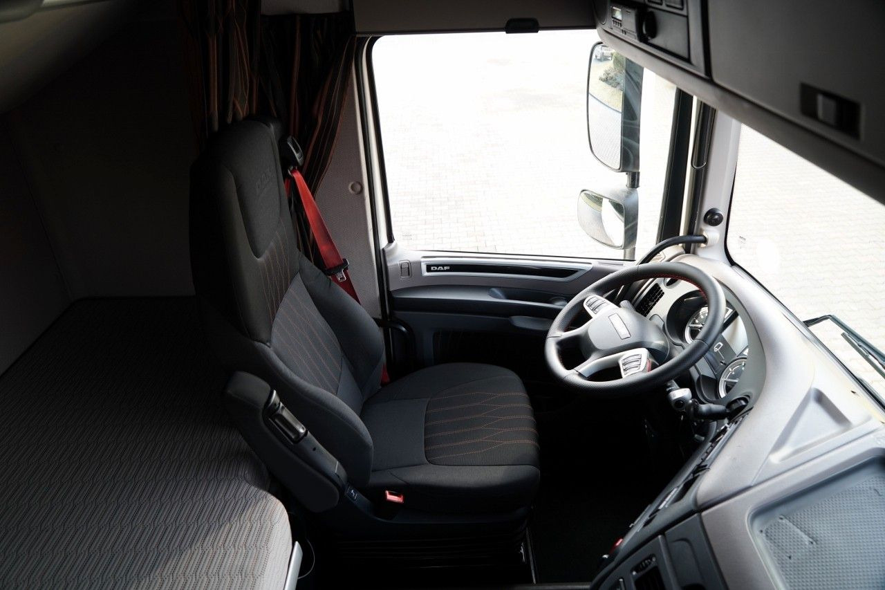 Tracteur routier DAF XF 480 / SPACE CAB / RETARDER / OPONY 100%: photos 27 Tracteur routier DAF XF 480 / SPACE CAB / RETARDER / OPONY 100%: photos 27