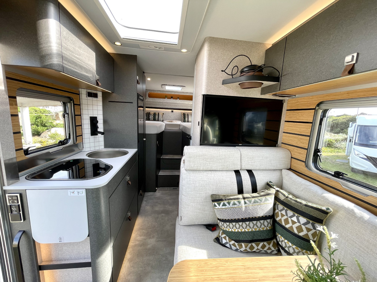 Camping-car profilé neuf HYMER / ERIBA Cross Trail: photos 9