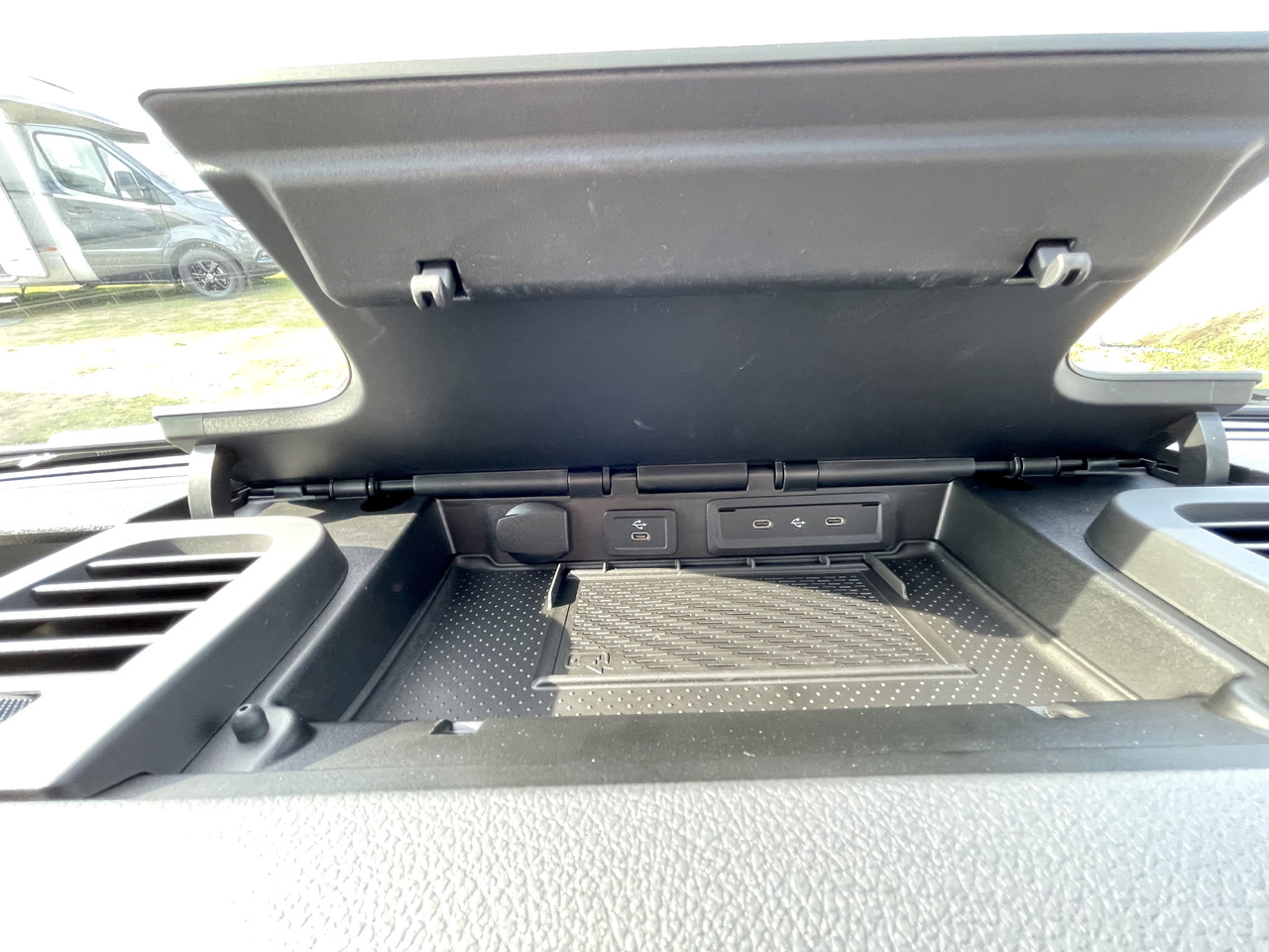 Camping-car profilé neuf HYMER / ERIBA Cross Trail: photos 17