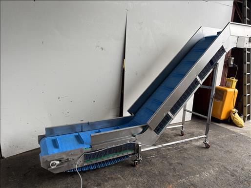 NNP Flighted elevator conveyor - Convoyeur: photos 2 NNP Flighted elevator conveyor - Convoyeur: photos 2