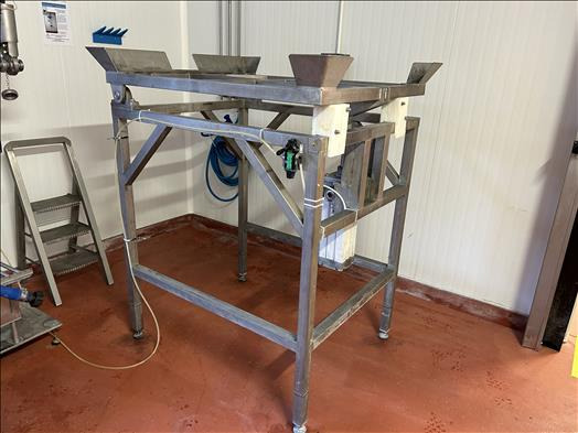 NNP IBC tilting frame - Machine agroalimentaire: photos 2 NNP IBC tilting frame - Machine agroalimentaire: photos 2