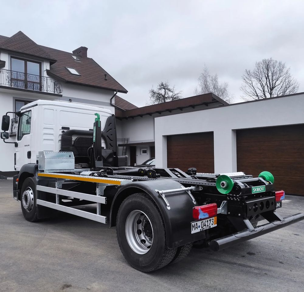 MAN TGM 18.290 - Camion ampliroll: photos 2 MAN TGM 18.290 - Camion ampliroll: photos 2