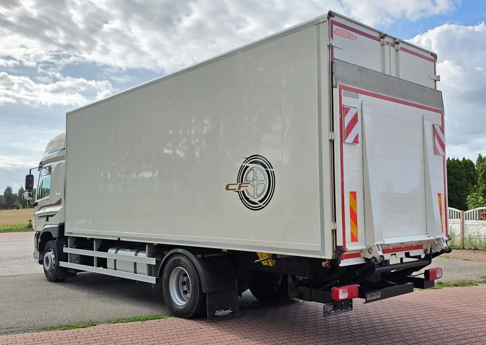 DAF CF 330 / 10.2017 / KONTENER MEBLOWY / IZOTERMA / WINDA / 18 PALET / E6 / NISKI PRZEBIEG / Z NIEMIEC / JAK NOWY / DUŻY SILNIK 10 837cm3// - Camion fourgon: photos 5 DAF CF 330 / 10.2017 / KONTENER MEBLOWY / IZOTERMA / WINDA / 18 PALET / E6 / NISKI PRZEBIEG / Z NIEMIEC / JAK NOWY / DUŻY SILNIK 10 837cm3// - Camion fourgon: photos 5