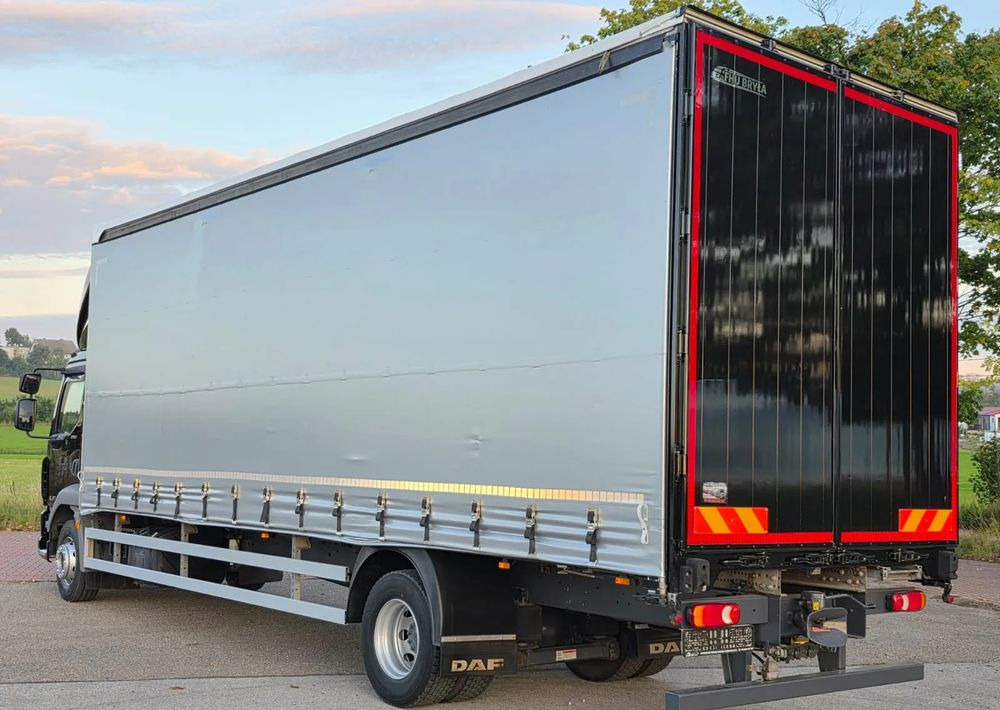 DAF LF 290 / WINDA / 16TON DMC / FIRANKA / SYPIALKA / AUTOMAT / JEDEN WŁAŚCICIE / EURO 6 / 2019 / SPROWADZONY / 20PALET / NISKI PRZEBIEG / DUŻA ŁADOWNOŚĆ / JAK NOWY - Camion à rideaux coulissants: photos 4 DAF LF 290 / WINDA / 16TON DMC / FIRANKA / SYPIALKA / AUTOMAT / JEDEN WŁAŚCICIE / EURO 6 / 2019 / SPROWADZONY / 20PALET / NISKI PRZEBIEG / DUŻA ŁADOWNOŚĆ / JAK NOWY - Camion à rideaux coulissants: photos 4