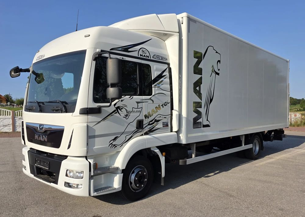 MAN TGL 12.250 / KONTENER / IZOTERMA / WINDA / 2019R / EURO 6 / PEŁEN SERWIS / 6 TON ŁADOWNOŚĆ / SPROWADZONY / ZADBANY / JAK NOWY / KSIĄŻKA SERWISOWA / E6 / 17 PALET - Camion fourgon: photos 2 MAN TGL 12.250 / KONTENER / IZOTERMA / WINDA / 2019R / EURO 6 / PEŁEN SERWIS / 6 TON ŁADOWNOŚĆ / SPROWADZONY / ZADBANY / JAK NOWY / KSIĄŻKA SERWISOWA / E6 / 17 PALET - Camion fourgon: photos 2
