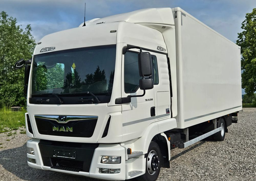 MAN TGL 12.250 / KONTENER / IZOTERMA / WINDA / 2019R / EURO 6 / PEŁEN SERWIS / 6 TON ŁADOWNOŚĆ / SPROWADZONY / ZADBANY / JAK NOWY / KSIĄŻKA SERWISOWA / E6 / 17 PALET - Camion fourgon: photos 2 MAN TGL 12.250 / KONTENER / IZOTERMA / WINDA / 2019R / EURO 6 / PEŁEN SERWIS / 6 TON ŁADOWNOŚĆ / SPROWADZONY / ZADBANY / JAK NOWY / KSIĄŻKA SERWISOWA / E6 / 17 PALET - Camion fourgon: photos 2