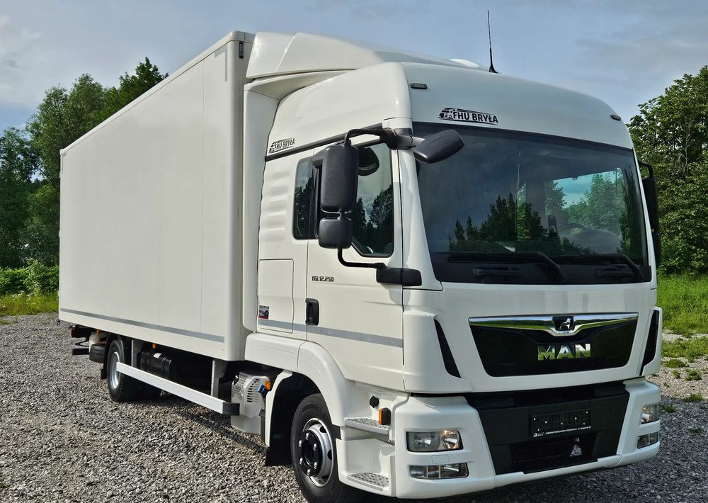 MAN TGL 12.250 / KONTENER / IZOTERMA / WINDA / 2019R / EURO 6 / PEŁEN SERWIS / 6 TON ŁADOWNOŚĆ / SPROWADZONY / ZADBANY / JAK NOWY / KSIĄŻKA SERWISOWA / E6 / 17 PALET - Camion fourgon: photos 1 MAN TGL 12.250 / KONTENER / IZOTERMA / WINDA / 2019R / EURO 6 / PEŁEN SERWIS / 6 TON ŁADOWNOŚĆ / SPROWADZONY / ZADBANY / JAK NOWY / KSIĄŻKA SERWISOWA / E6 / 17 PALET - Camion fourgon: photos 1