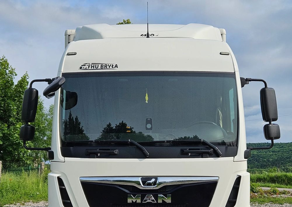 MAN TGL 12.250/KONTENER/IZOTERMA/WINDA/2019R/EURO 6/PEŁEN SERWIS/SPROWADZONY/ZADBANY/JAK NOWY/ KSIĄŻKA SERWISOWA/E6/17 PALET - Camion fourgon: photos 4 MAN TGL 12.250/KONTENER/IZOTERMA/WINDA/2019R/EURO 6/PEŁEN SERWIS/SPROWADZONY/ZADBANY/JAK NOWY/ KSIĄŻKA SERWISOWA/E6/17 PALET - Camion fourgon: photos 4