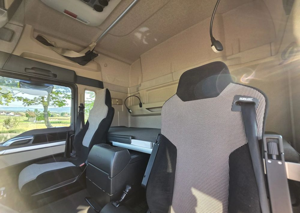 MAN TGM 15.290 / BURTO-FIRANKA / CAŁY NA PODUSZKACH /KLIMA POSTOJOWA / 2018R / NISKI PRZEBIEG / 18 PALET / E6 / JAK NOWY / WINDA / en crédit-bail MAN TGM 15.290 / BURTO-FIRANKA / CAŁY NA PODUSZKACH /KLIMA POSTOJOWA / 2018R / NISKI PRZEBIEG / 18 PALET / E6 / JAK NOWY / WINDA /: photos 20 MAN TGM 15.290 / BURTO-FIRANKA / CAŁY NA PODUSZKACH /KLIMA POSTOJOWA / 2018R / NISKI PRZEBIEG / 18 PALET / E6 / JAK NOWY / WINDA / en crédit-bail MAN TGM 15.290 / BURTO-FIRANKA / CAŁY NA PODUSZKACH /KLIMA POSTOJOWA / 2018R / NISKI PRZEBIEG / 18 PALET / E6 / JAK NOWY / WINDA /: photos 20