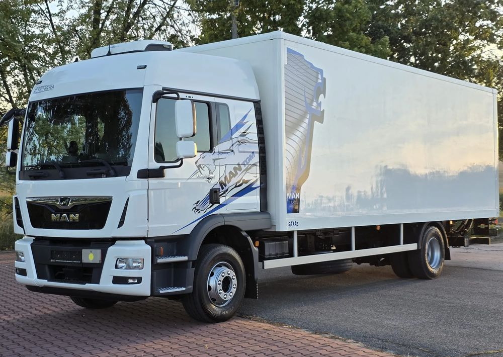 MAN TGM 15.290 / TGL / KONTENER / IZOTERMA / WINDA / KLIMA POSTOJOWA / 2019R / EURO 6 / PEŁEN SERWIS / 8200KG ŁADOWNOŚĆ / SPROWADZONY / ZADBANY / JAK NOWY / KSIĄŻKA SERWISOWA / E6 / 18 PALET - Camion fourgon: photos 1 MAN TGM 15.290 / TGL / KONTENER / IZOTERMA / WINDA / KLIMA POSTOJOWA / 2019R / EURO 6 / PEŁEN SERWIS / 8200KG ŁADOWNOŚĆ / SPROWADZONY / ZADBANY / JAK NOWY / KSIĄŻKA SERWISOWA / E6 / 18 PALET - Camion fourgon: photos 1