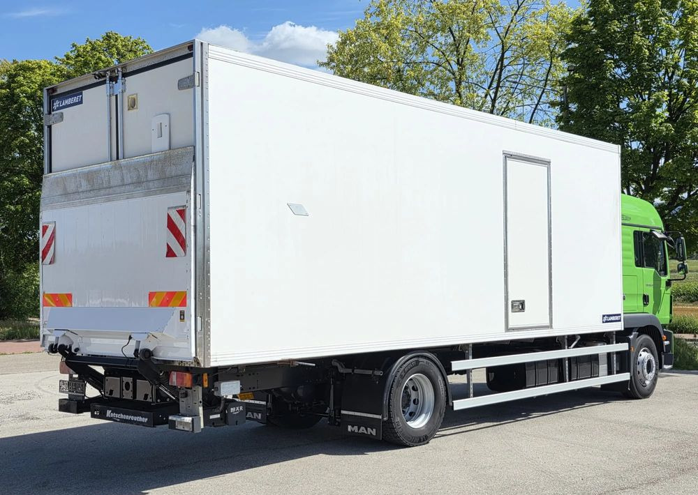 MAN TGM 18.340 / 18.290 / 15.290 / IZOTERMA / WINDA / 19PALET /E6 / SPROWADZONY / AUTOMAT / SYPIALKA / PIERWSZY WŁAŚCICIEL / BOCZNE DRZWI / STAN BARDZO DOBRY - Camion frigorifique: photos 4 MAN TGM 18.340 / 18.290 / 15.290 / IZOTERMA / WINDA / 19PALET /E6 / SPROWADZONY / AUTOMAT / SYPIALKA / PIERWSZY WŁAŚCICIEL / BOCZNE DRZWI / STAN BARDZO DOBRY - Camion frigorifique: photos 4