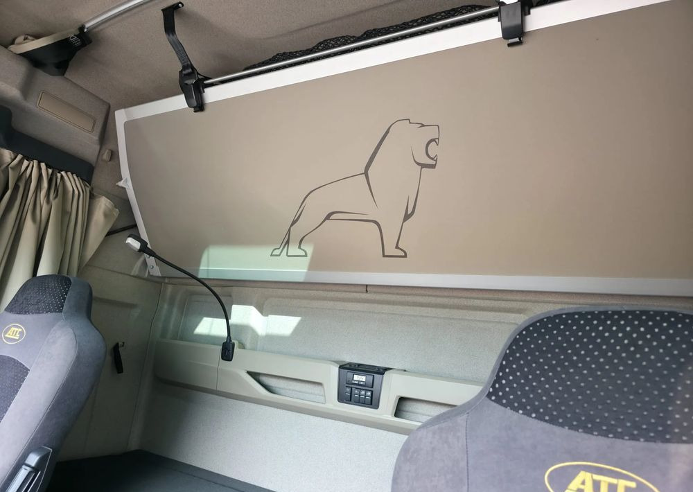 Camion à rideaux coulissants MAN TGX 18.430 / FIRANKA / WINDA / KLIMA POSTOJOWA / 300TYŚ PRZEBIEG / 2020 /E6 / KLIMA POSTOJOWA / SPROWADZONY / JAK NOWY / AUTOMAT: photos 18 Camion à rideaux coulissants MAN TGX 18.430 / FIRANKA / WINDA / KLIMA POSTOJOWA / 300TYŚ PRZEBIEG / 2020 /E6 / KLIMA POSTOJOWA / SPROWADZONY / JAK NOWY / AUTOMAT: photos 18