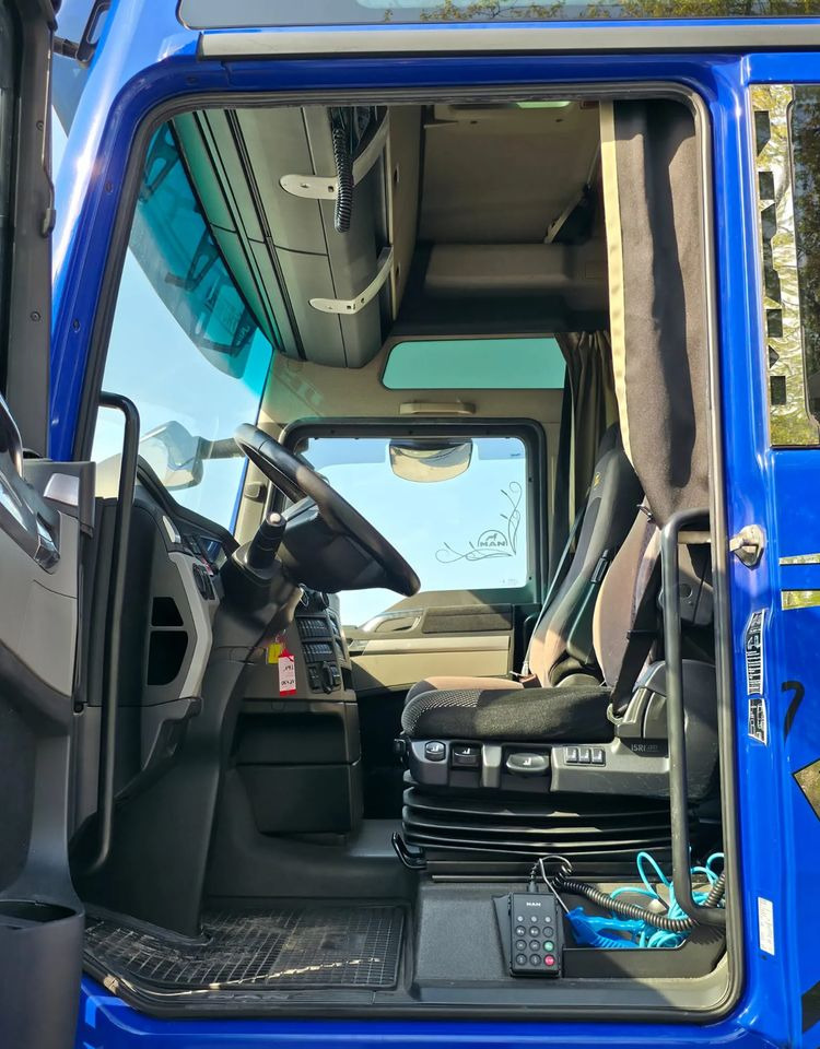 Camion à rideaux coulissants MAN TGX 18.430 / FIRANKA / WINDA / KLIMA POSTOJOWA / 300TYŚ PRZEBIEG / 2020 /E6 / KLIMA POSTOJOWA / SPROWADZONY / JAK NOWY / AUTOMAT: photos 19 Camion à rideaux coulissants MAN TGX 18.430 / FIRANKA / WINDA / KLIMA POSTOJOWA / 300TYŚ PRZEBIEG / 2020 /E6 / KLIMA POSTOJOWA / SPROWADZONY / JAK NOWY / AUTOMAT: photos 19