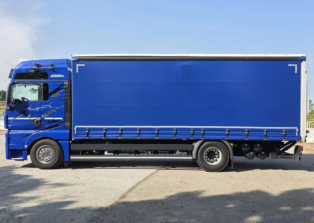 Camion à rideaux coulissants MAN TGX 18.430 / FIRANKA / WINDA / KLIMA POSTOJOWA / 300TYŚ PRZEBIEG / 2020 /E6 / KLIMA POSTOJOWA / SPROWADZONY / JAK NOWY / AUTOMAT: photos 10 Camion à rideaux coulissants MAN TGX 18.430 / FIRANKA / WINDA / KLIMA POSTOJOWA / 300TYŚ PRZEBIEG / 2020 /E6 / KLIMA POSTOJOWA / SPROWADZONY / JAK NOWY / AUTOMAT: photos 10