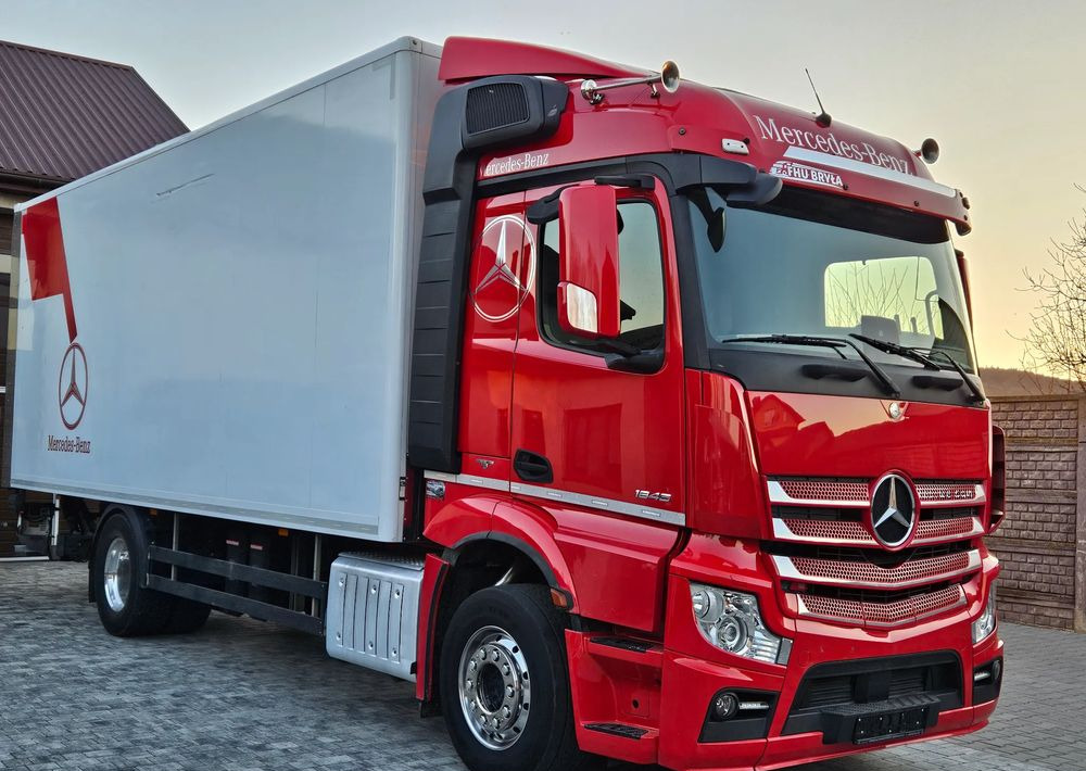 Mercedes-Benz ACTROS 1846/1836/IZOTERMA/WINDA/DUŻY SILNIK/E6/SPROWADZONY/NISKI PRZEBIEG/KONTENER/18 PALET/ALUMINIOWE FELGI/SUPER STAN - Camion frigorifique: photos 2 Mercedes-Benz ACTROS 1846/1836/IZOTERMA/WINDA/DUŻY SILNIK/E6/SPROWADZONY/NISKI PRZEBIEG/KONTENER/18 PALET/ALUMINIOWE FELGI/SUPER STAN - Camion frigorifique: photos 2