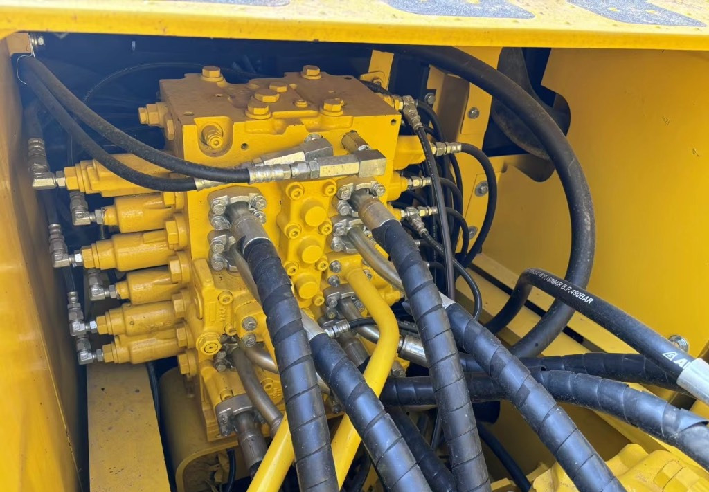 Pelle sur chenille Komatsu PC 210 LC-8: photos 7