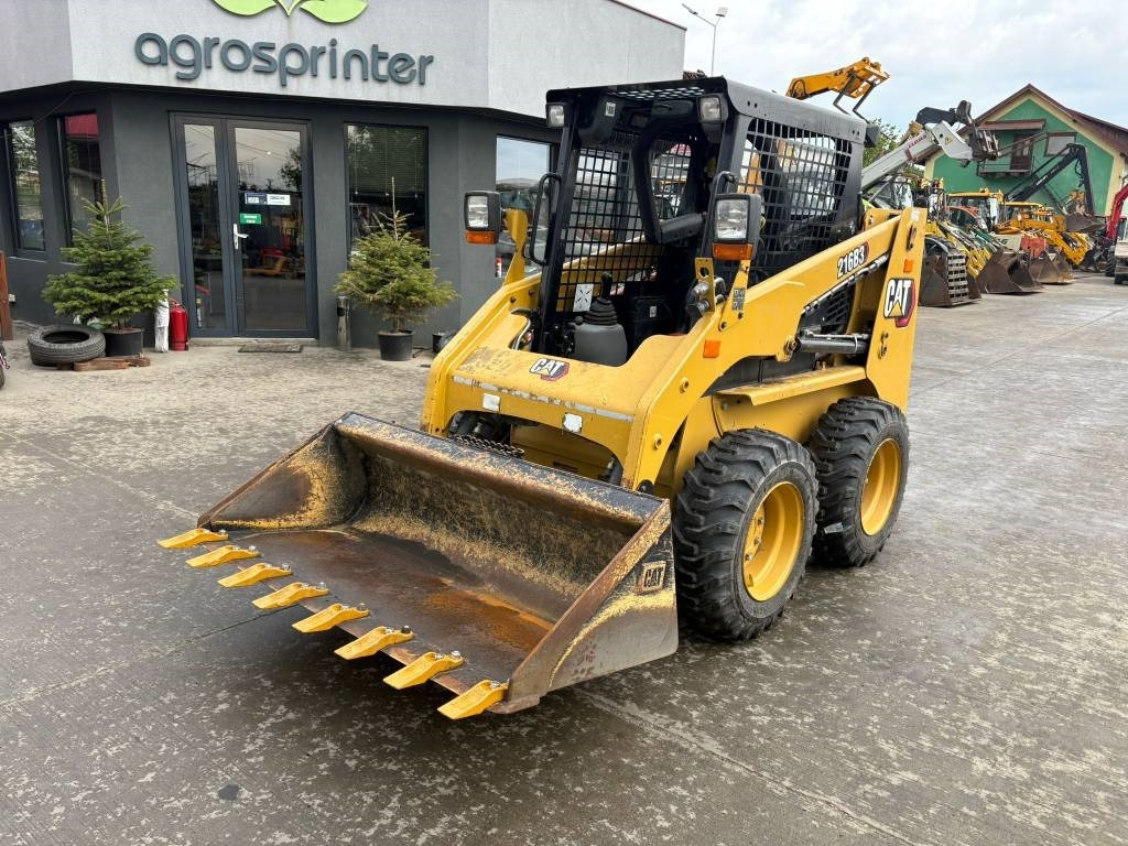 CAT 216 B 3 - Mini chargeuse: photos 1 CAT 216 B 3 - Mini chargeuse: photos 1