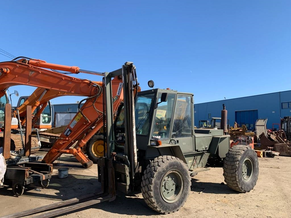 Climax Commando TT20-4M - Chariot élévateur diesel: photos 1 Climax Commando TT20-4M - Chariot élévateur diesel: photos 1