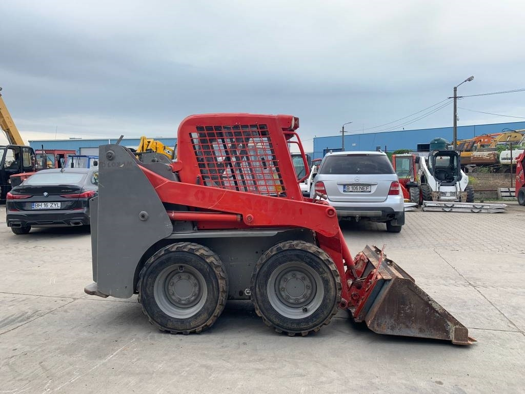 Gehl 4240 - Mini chargeuse: photos 2 Gehl 4240 - Mini chargeuse: photos 2