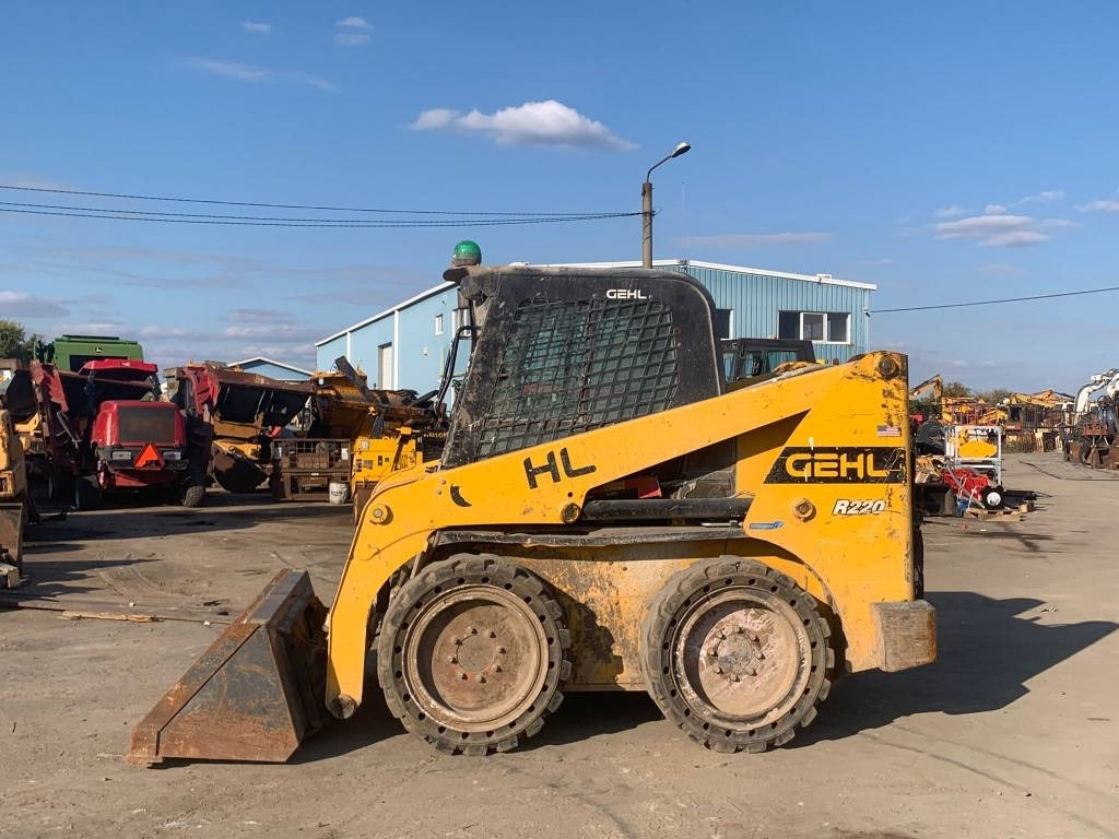 Gehl R 220 - Mini chargeuse: photos 2 Gehl R 220 - Mini chargeuse: photos 2