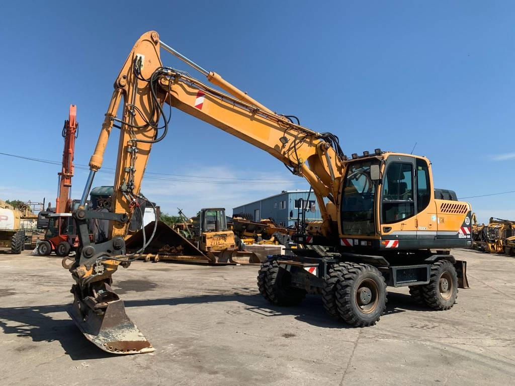 Hyundai Robex 180 W-9 A - Pelle sur pneus: photos 1 Hyundai Robex 180 W-9 A - Pelle sur pneus: photos 1
