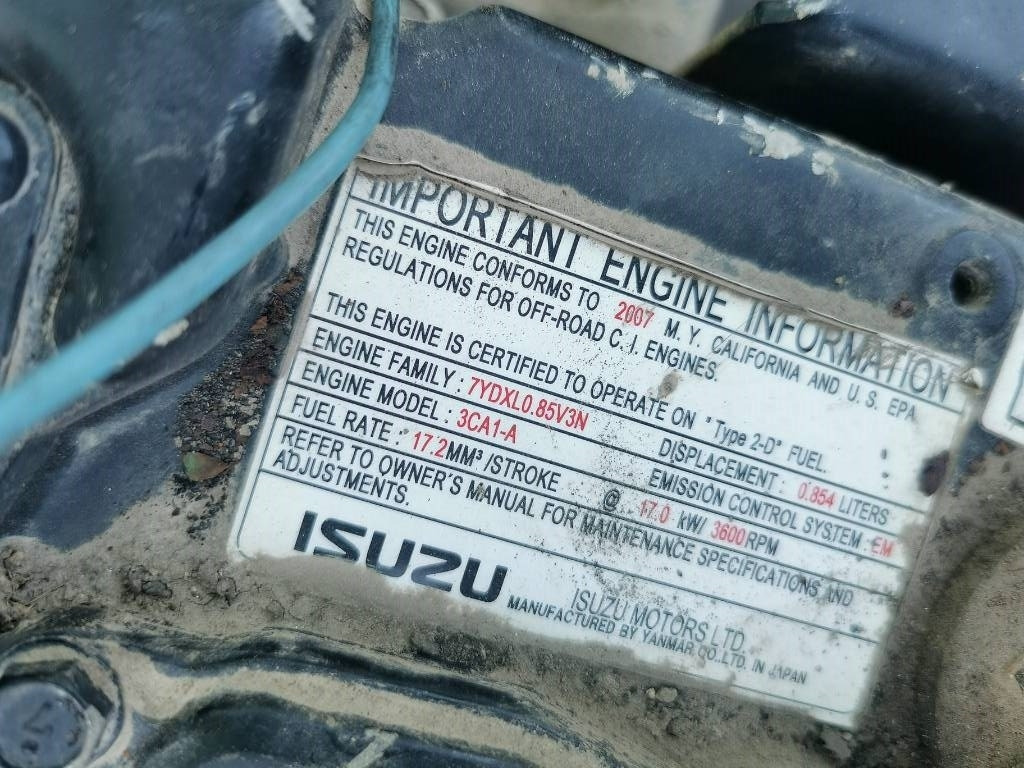 Isuzu 3CA1-AZP01 - Moteur pour Engins de chantier: photos 3 Isuzu 3CA1-AZP01 - Moteur pour Engins de chantier: photos 3