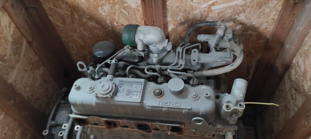 Isuzu CC-4JG1 - Moteur pour Engins de chantier: photos 4 Isuzu CC-4JG1 - Moteur pour Engins de chantier: photos 4