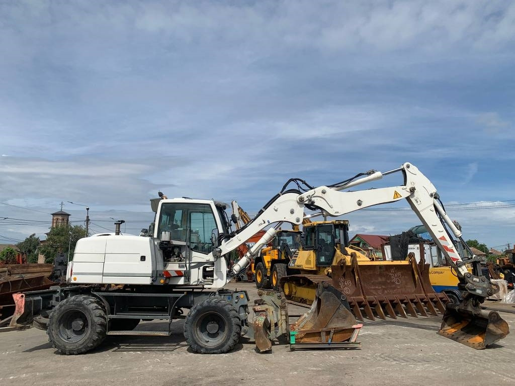 Liebherr A 311 Litronic - Pelle sur pneus: photos 3 Liebherr A 311 Litronic - Pelle sur pneus: photos 3