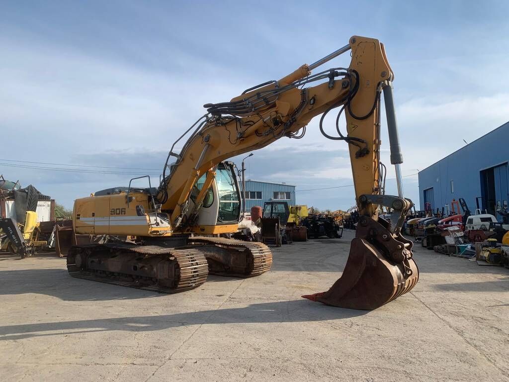 Liebherr R 906 LC Liebherr R 906 LC - Pelle sur chenille: photos 5 Liebherr R 906 LC Liebherr R 906 LC - Pelle sur chenille: photos 5