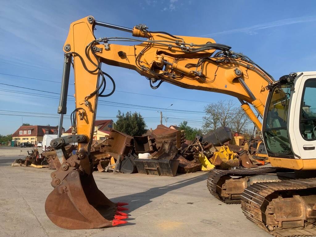 Liebherr R 906 LC Liebherr R 906 LC - Pelle sur chenille: photos 4 Liebherr R 906 LC Liebherr R 906 LC - Pelle sur chenille: photos 4