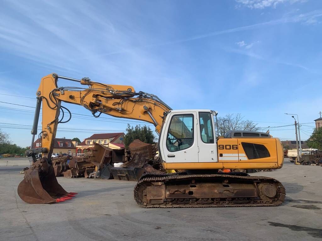 Liebherr R 906 LC Liebherr R 906 LC - Pelle sur chenille: photos 2 Liebherr R 906 LC Liebherr R 906 LC - Pelle sur chenille: photos 2