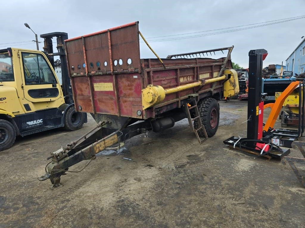 MIG 6A - Epandeur à fumier: photos 1 MIG 6A - Epandeur à fumier: photos 1