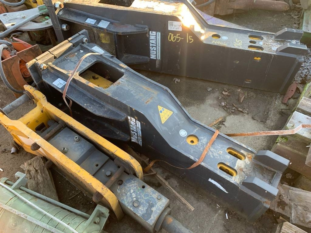 Mustang HM1300 - Marteau hydraulique pour Engins de chantier: photos 2 Mustang HM1300 - Marteau hydraulique pour Engins de chantier: photos 2