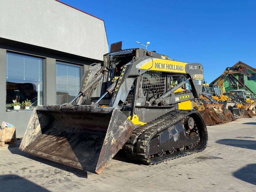 New Holland C 185 - Chargeuse compacte sur chenilles: photos 1 New Holland C 185 - Chargeuse compacte sur chenilles: photos 1