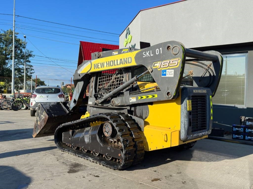 New Holland C 185 - Chargeuse compacte sur chenilles: photos 3 New Holland C 185 - Chargeuse compacte sur chenilles: photos 3
