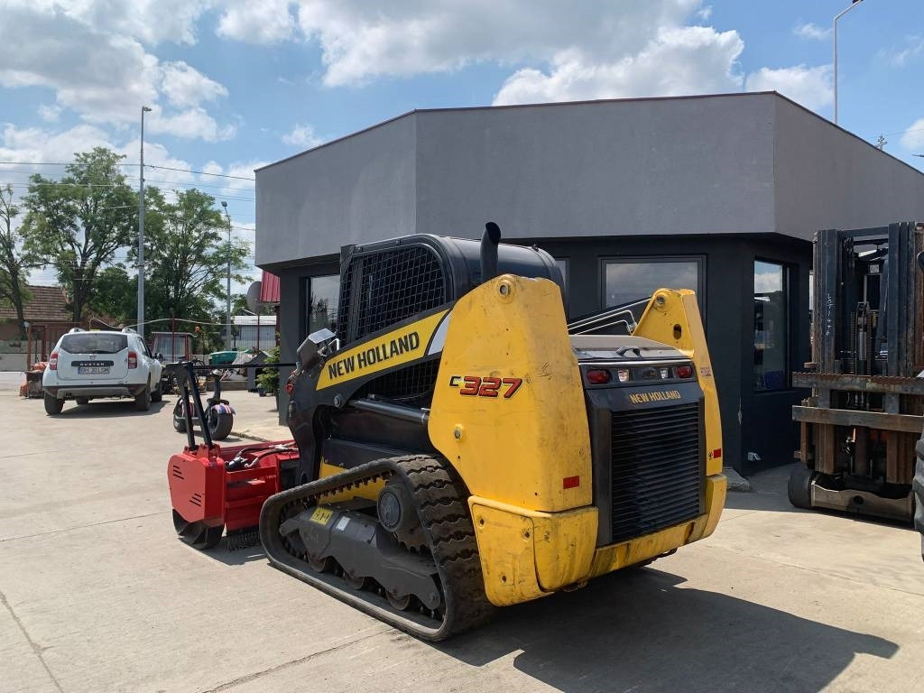 New Holland C327 - Mini chargeuse: photos 3 New Holland C327 - Mini chargeuse: photos 3