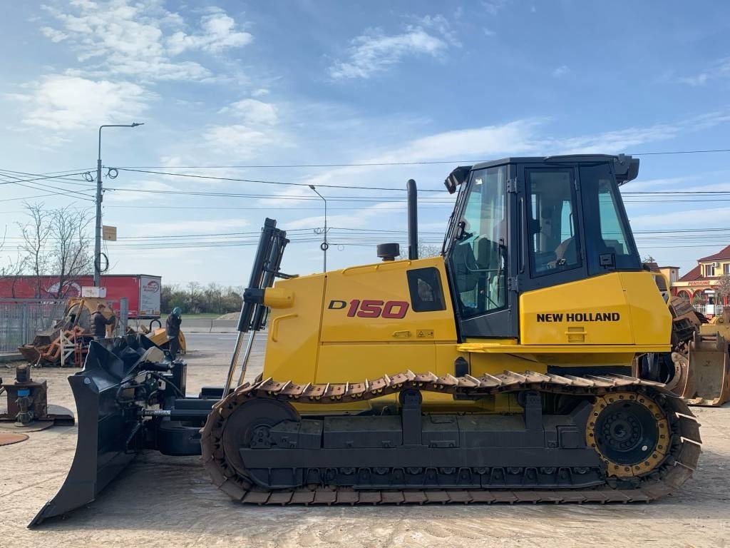 New Holland D 150 - Bulldozer: photos 5 New Holland D 150 - Bulldozer: photos 5