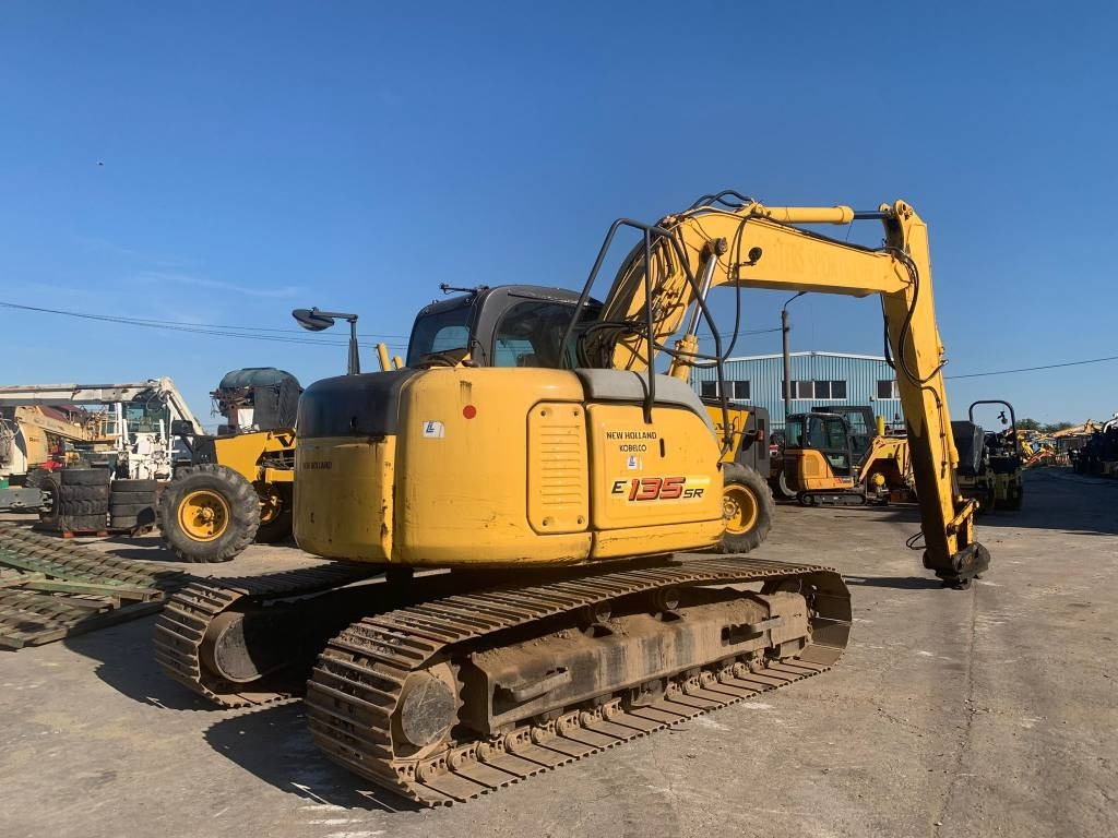 New Holland E 135 SR - Pelle sur chenille: photos 3 New Holland E 135 SR - Pelle sur chenille: photos 3