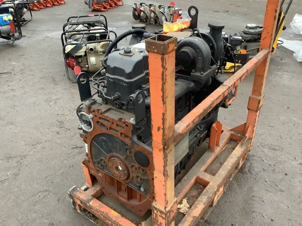 New Holland F4DE9687J*J100 - Moteur pour Engins de chantier: photos 3 New Holland F4DE9687J*J100 - Moteur pour Engins de chantier: photos 3