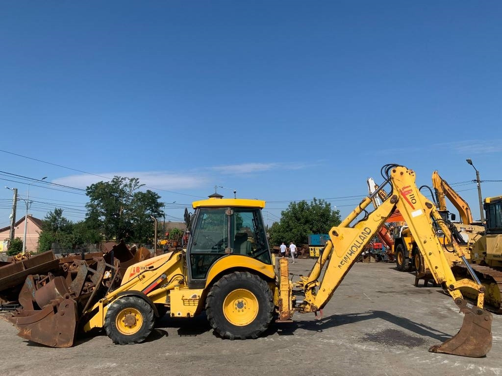 New Holland LB 110-4 PT - Tractopelle: photos 2 New Holland LB 110-4 PT - Tractopelle: photos 2