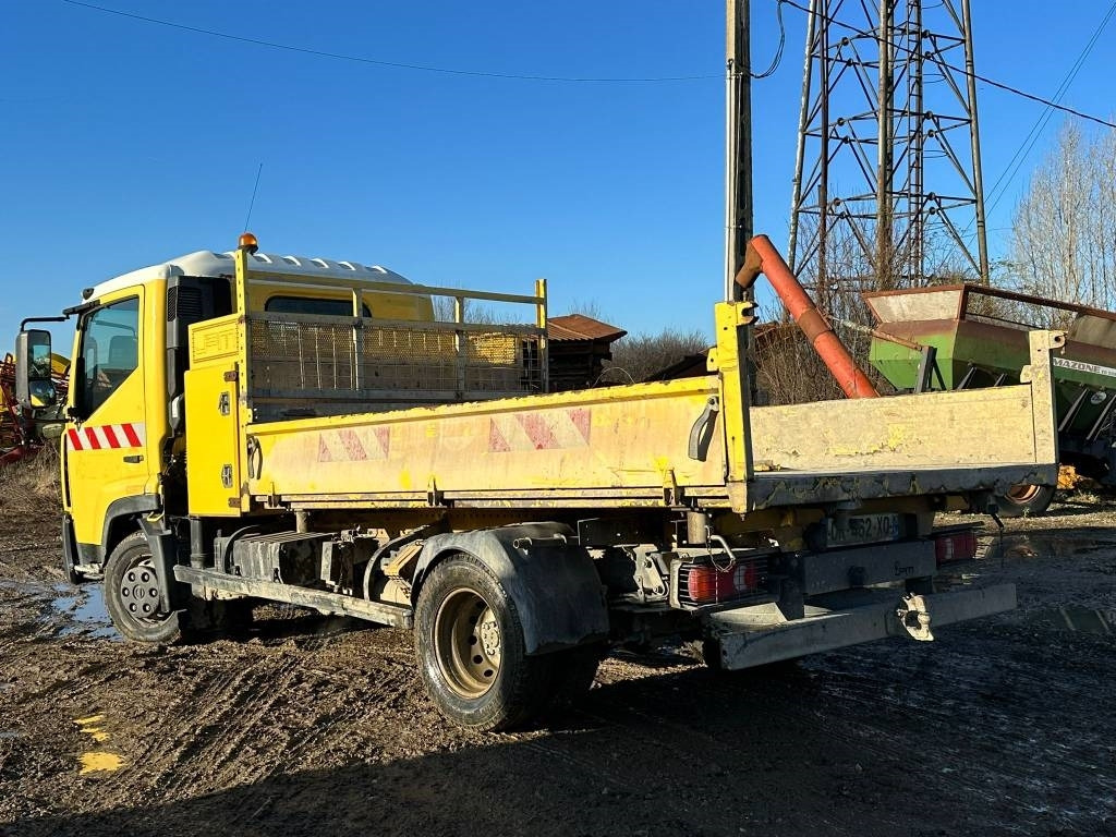 Nissan NT500 - Camion benne: photos 4 Nissan NT500 - Camion benne: photos 4