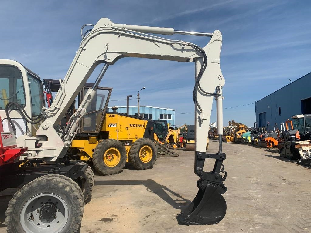 Takeuchi TB070W - Pelle sur pneus: photos 5 Takeuchi TB070W - Pelle sur pneus: photos 5