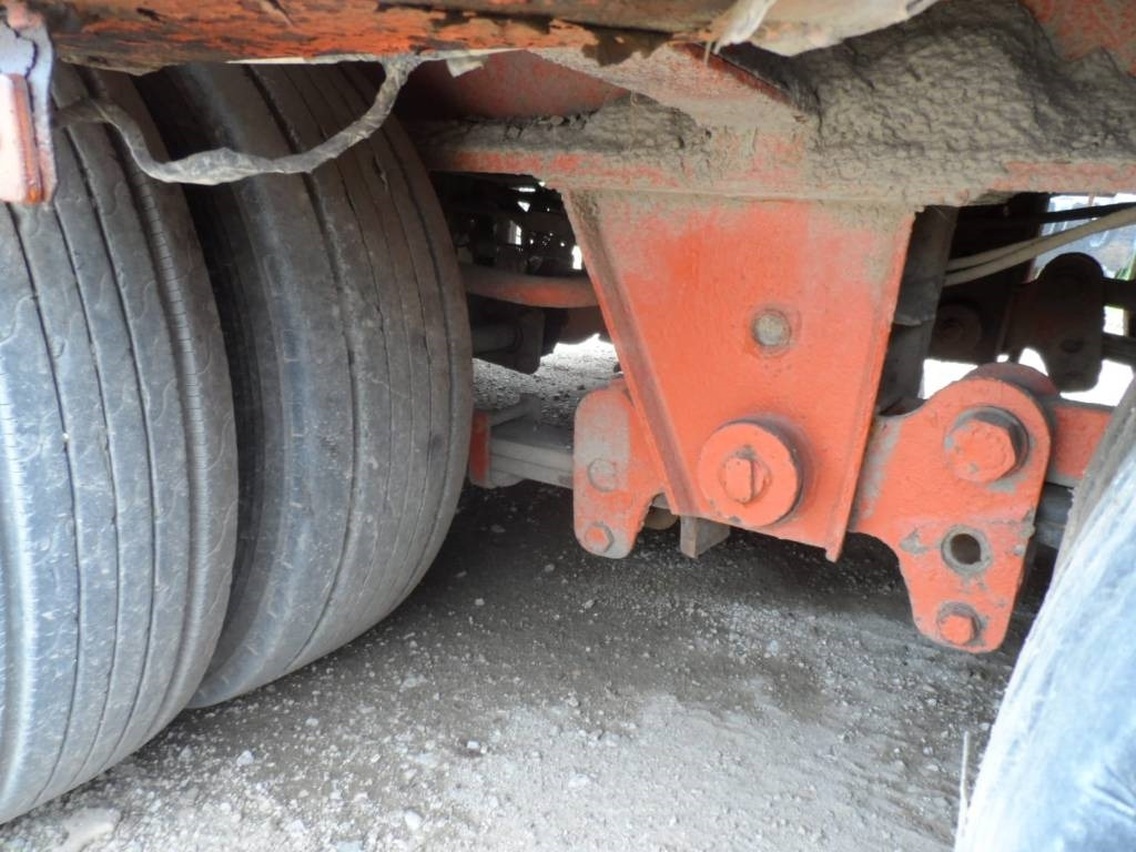 UMM RJ 40 - Semi-remorque surbaissé: photos 2 UMM RJ 40 - Semi-remorque surbaissé: photos 2