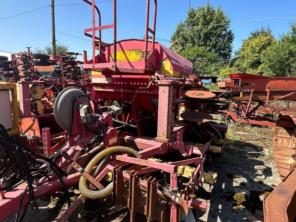 Vaderstad Rapid400F - Combiné de semis: photos 2 Vaderstad Rapid400F - Combiné de semis: photos 2