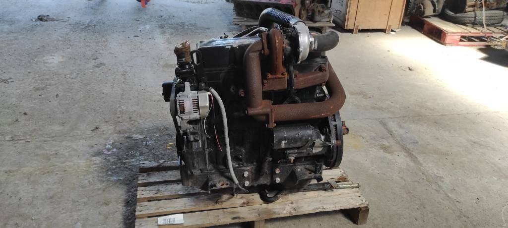 Yanmar 4TNE100 - Moteur pour Machine agricole: photos 2 Yanmar 4TNE100 - Moteur pour Machine agricole: photos 2